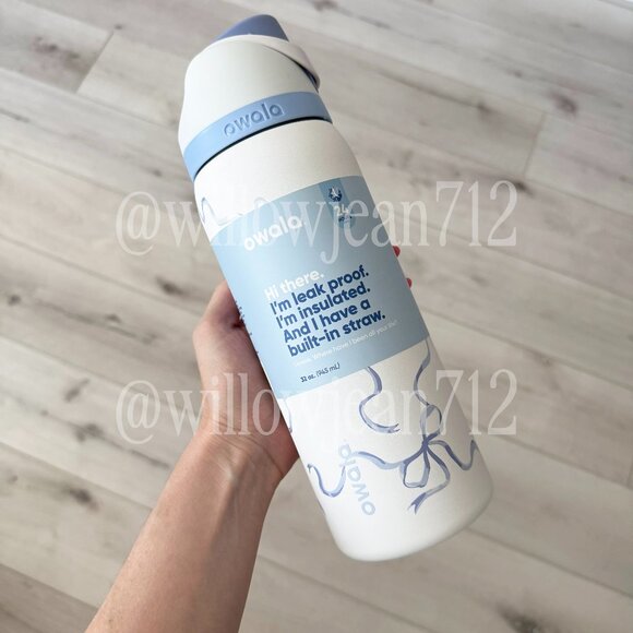 "Tied and True" Bow Owala - 32 oz Freesip - Limited Edition UO Color - Picture 1 of 9